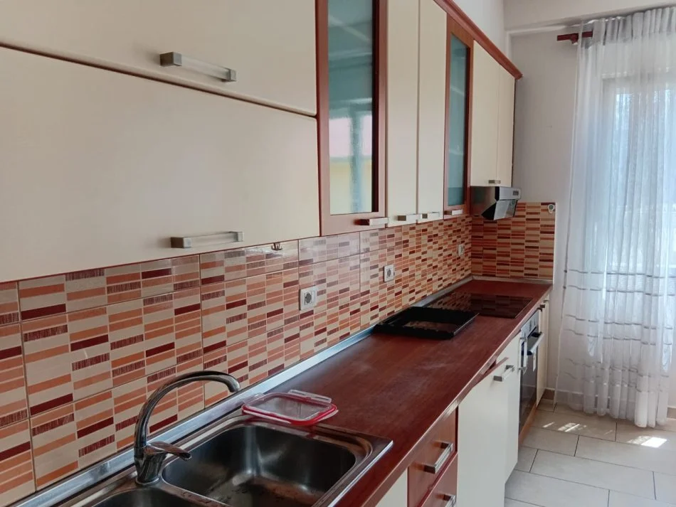 Tirane, jepet me qera apartament 2+1+Ballkon Kati 3, 81 m² 600 € (Kopshti Zoologjik)