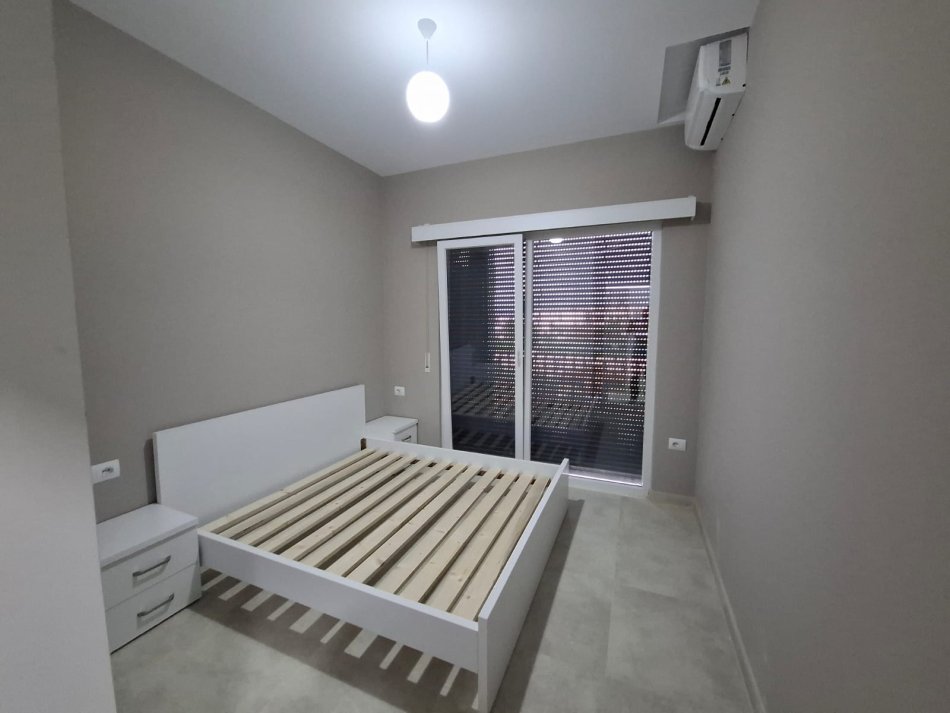 Tirane, jepet me qera apartament 1+1+Ballkon Kati 6, 60 m² (Rruga Bedri Karapici perballe Birra Tirana)