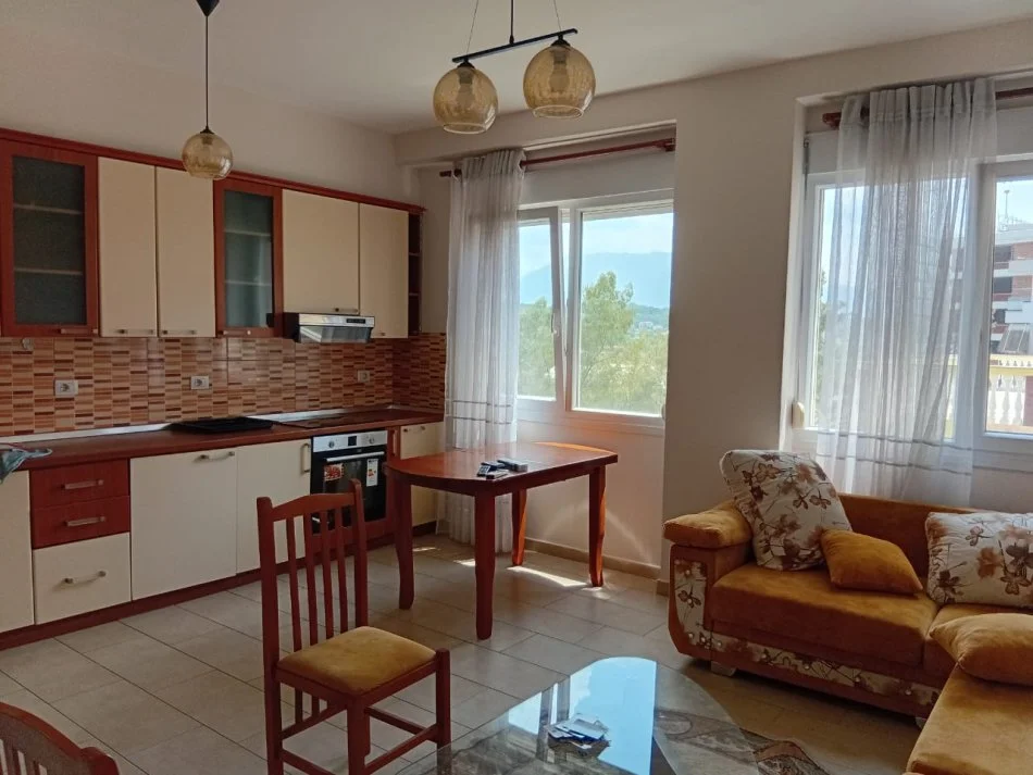 Tirane, jepet me qera apartament 2+1+Ballkon Kati 3, 81 m² 600 € (Kopshti Zoologjik)