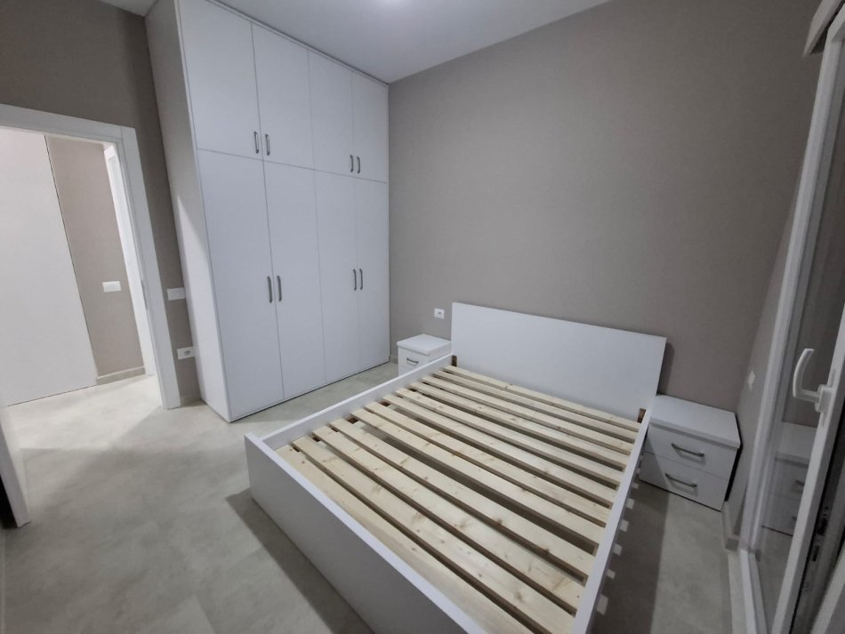 Tirane, jepet me qera apartament 1+1+Ballkon Kati 6, 60 m² (Rruga Bedri Karapici perballe Birra Tirana)