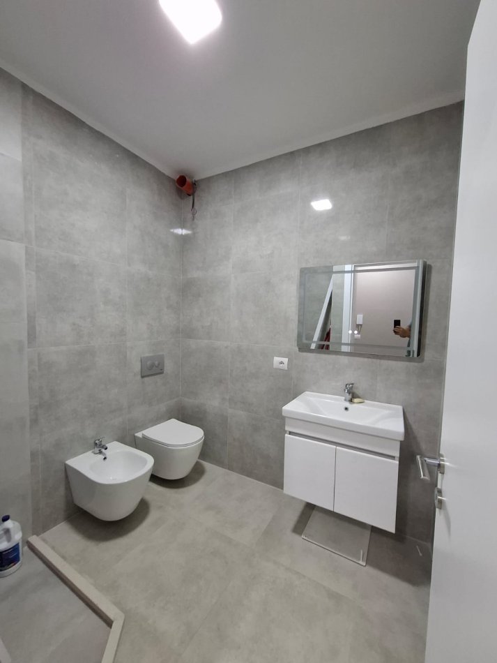 Tirane, jepet me qera apartament 1+1+Ballkon Kati 6, 60 m² (Rruga Bedri Karapici perballe Birra Tirana)
