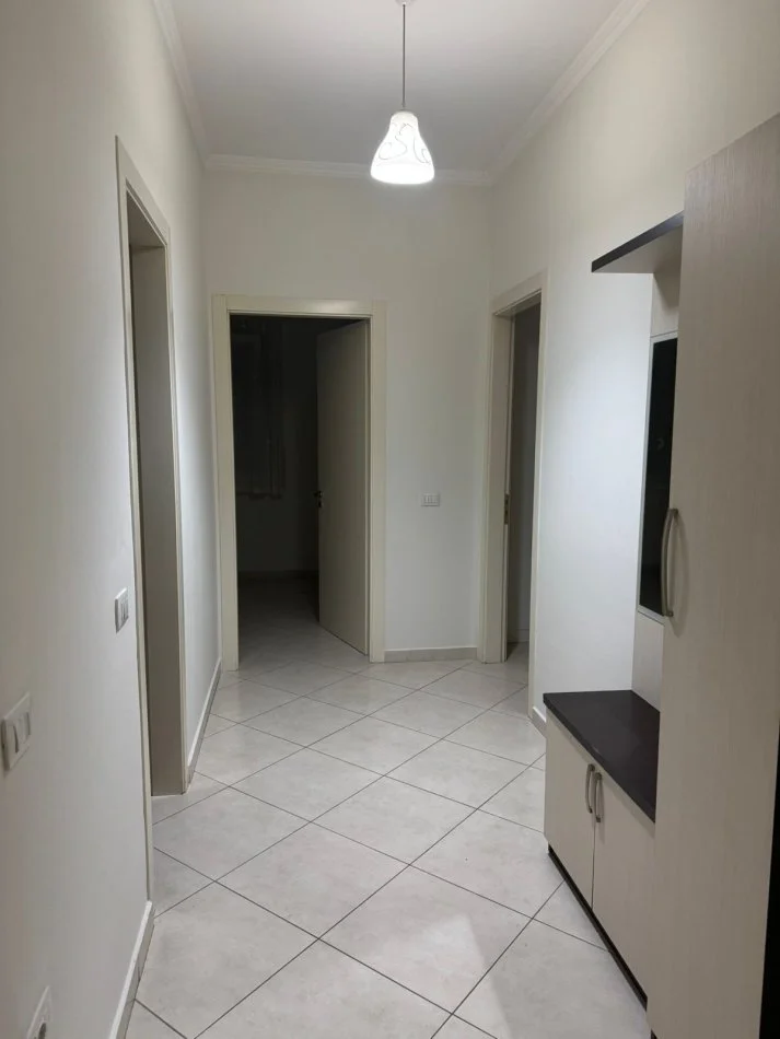 Tirane, jepet me qera apartament 2+1+Aneks+Ballkon Kati 2, 100 m² 600 € (Post parkimi i perfshir)
