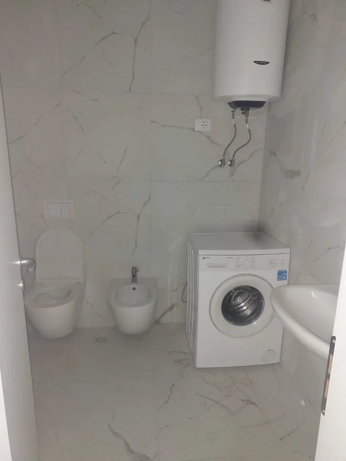 Jap 2+1+Parkim te UNIVERS CITY. (I pabanuar me pare)