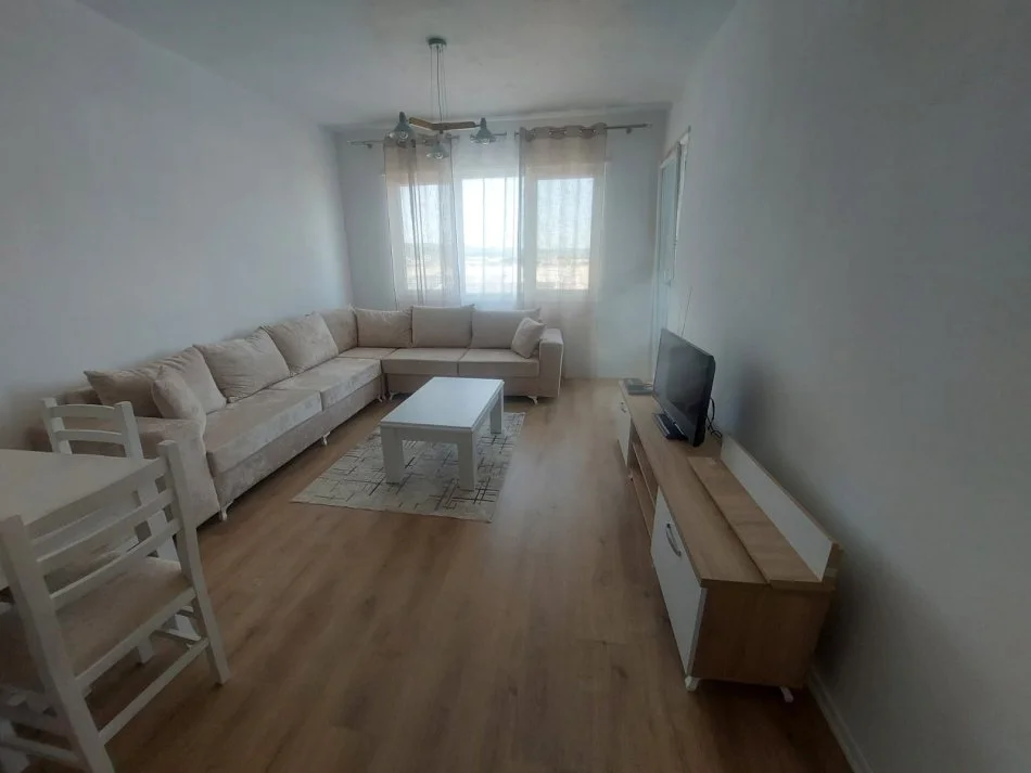 Jap 2+1+Parkim te UNIVERS CITY. (I pabanuar me pare)