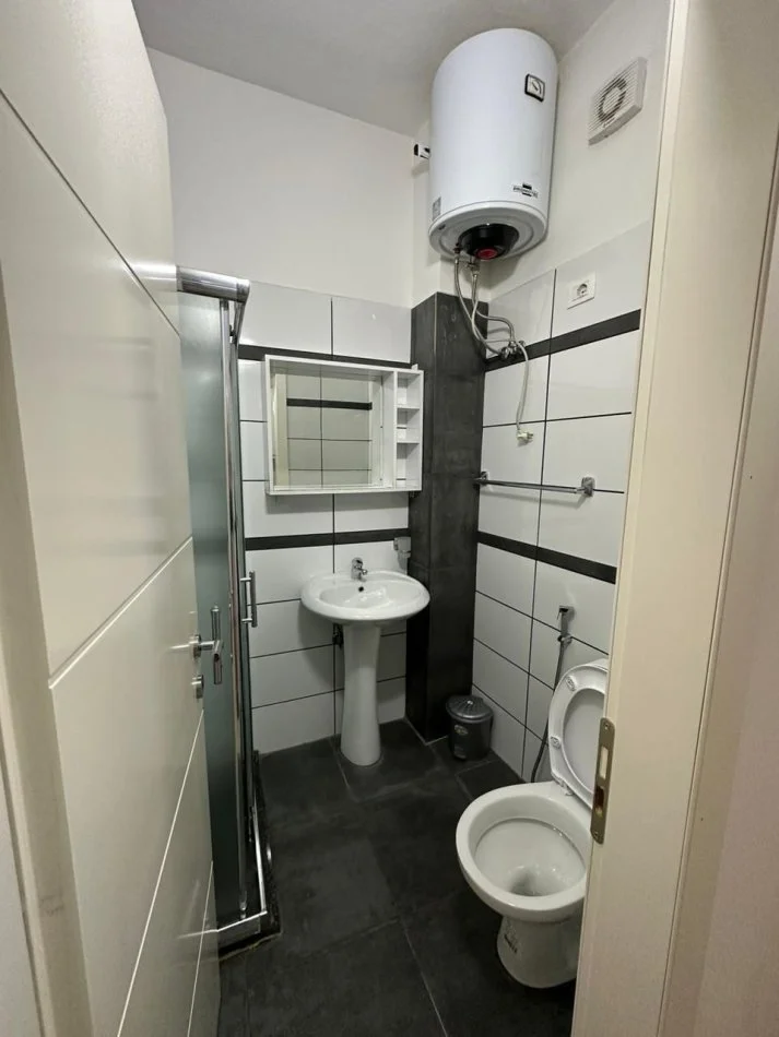 Tirane, jepet me qera apartament 1+1 Kati 2, 70 m² 400 € (Kodra e diellit)