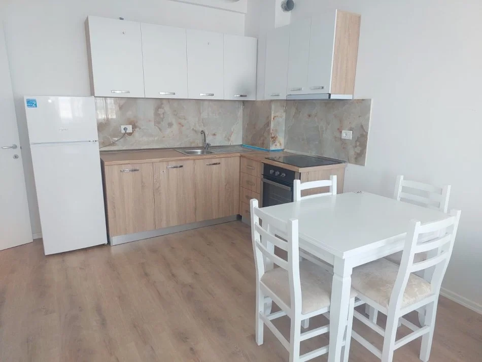 Jap 2+1+Parkim te UNIVERS CITY. (I pabanuar me pare)