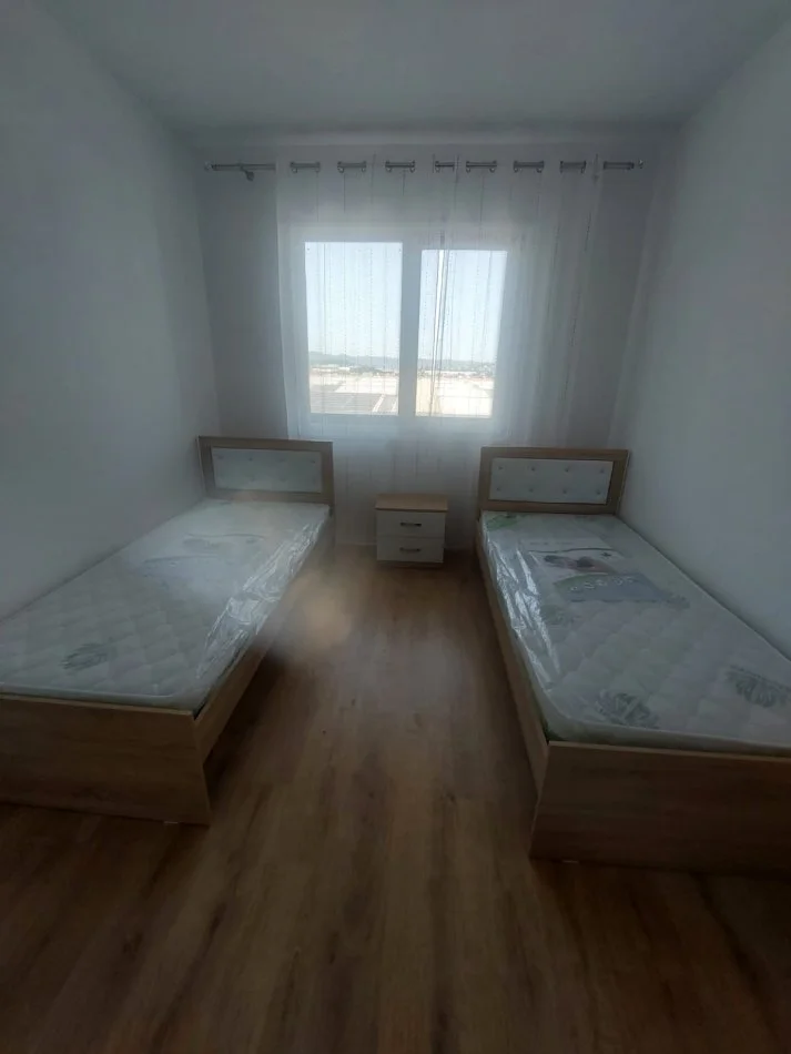 Jap 2+1+Parkim te UNIVERS CITY. (I pabanuar me pare)