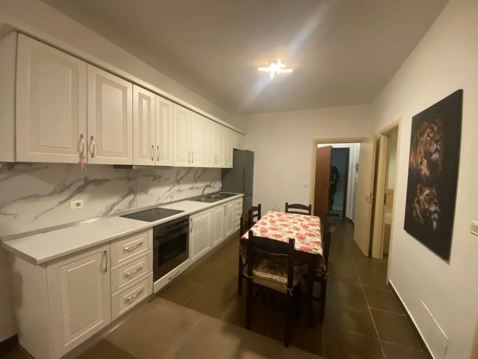 Tirane, jepet me qera apartament 2+1 Kati 3, 100 m² 600 € (Rruga peti)