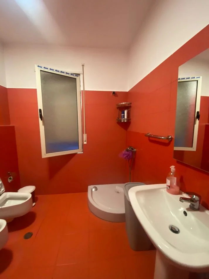 Tirane, jepet me qera apartament 2+1 Kati 3, 100 m² 600 € (Rruga peti)