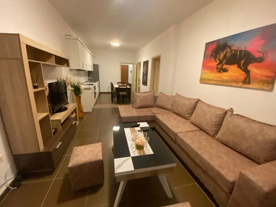 Tirane, jepet me qera apartament 2+1 Kati 3, 100 m² 600 € (Rruga peti)