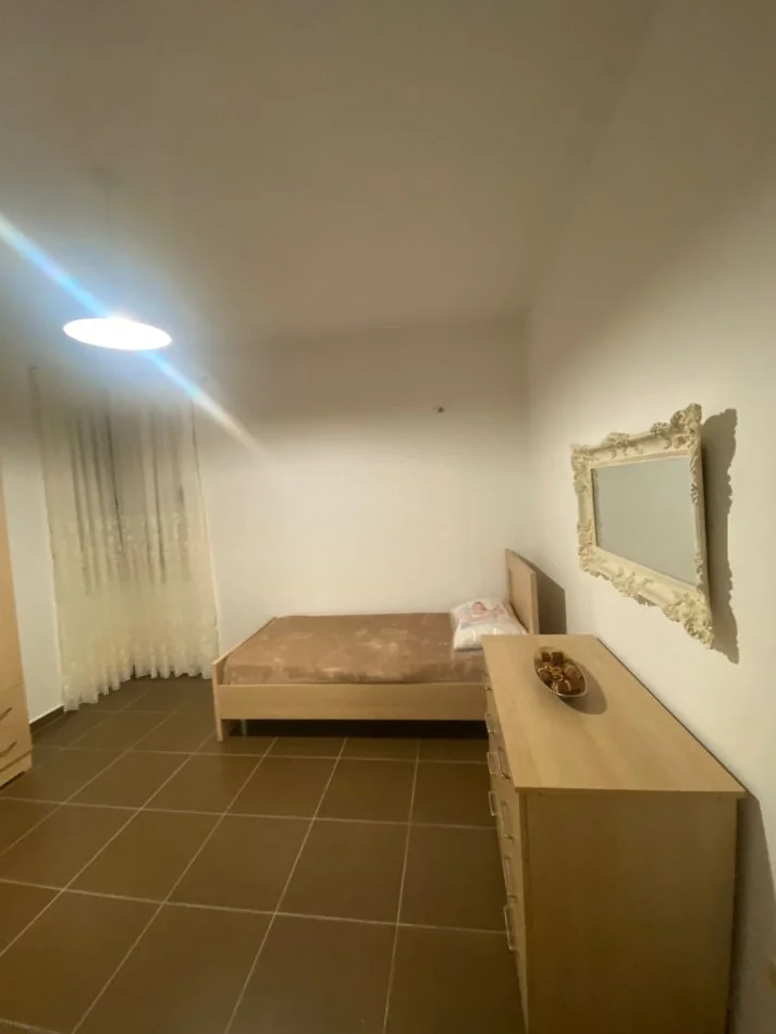 Tirane, jepet me qera apartament 2+1 Kati 3, 100 m² 600 € (Rruga peti)