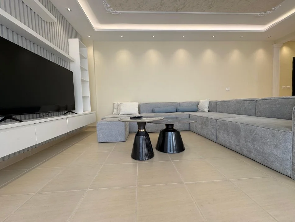 Tirane, jepet me qera apartament 2+1+Ballkon Kati 6, 115 m² 650 € (Jordan Misja)