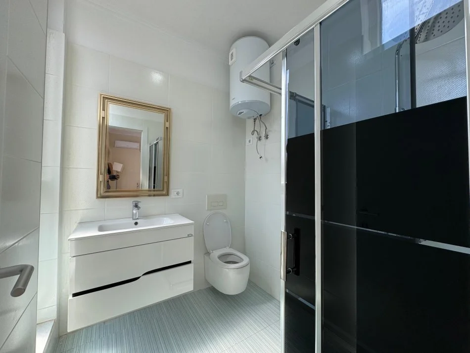 Tirane, jepet me qera apartament 2+1+Ballkon Kati 6, 115 m² 650 € (Jordan Misja)