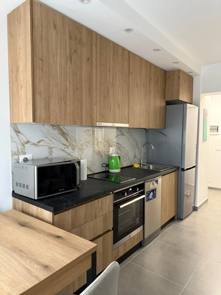 Tirane, jepet me qera apartament 1+1+Aneks+Ballkon Kati 3, 50 m² 700 € (Rruga e Saraceve, tek selvia)