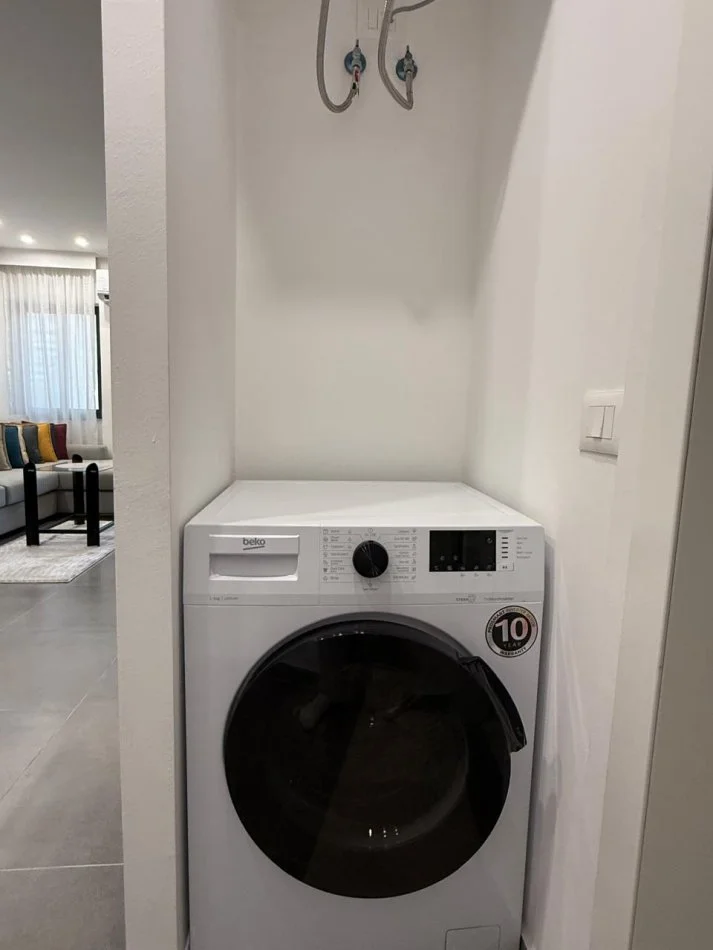 Tirane, jepet me qera apartament 1+1+Aneks+Ballkon Kati 3, 50 m² 700 € (Rruga e Saraceve, tek selvia)