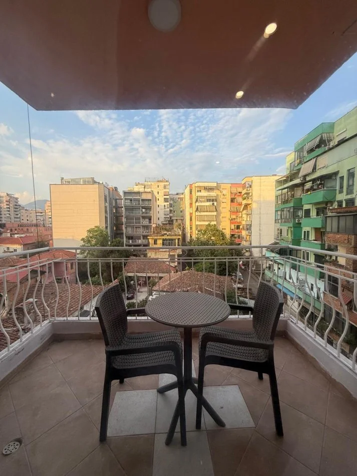 Tirane, jepet me qera apartament 1+1+Aneks+Ballkon Kati 3, 50 m² 700 € (Rruga e Saraceve, tek selvia)