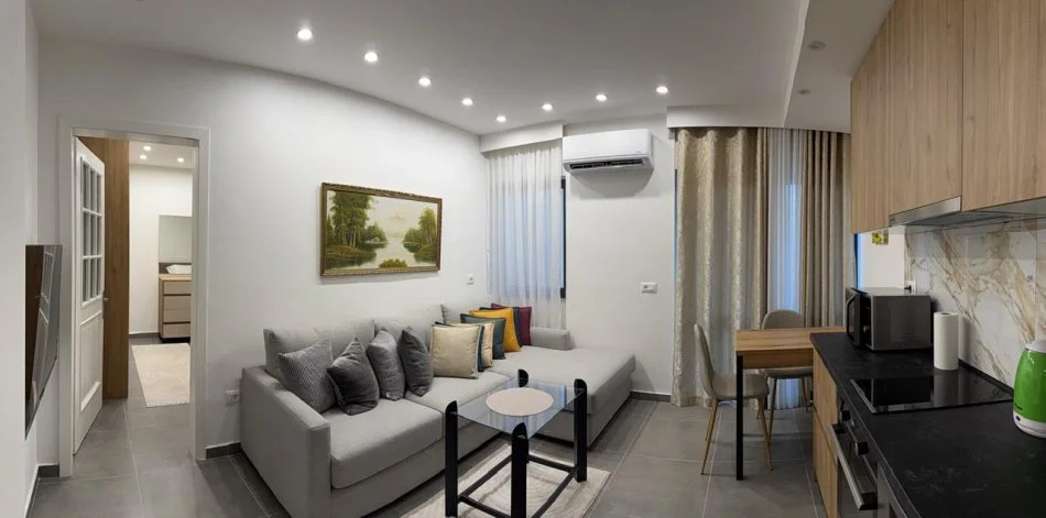 Tirane, jepet me qera apartament 1+1+Aneks+Ballkon Kati 3, 50 m² 700 € (Rruga e Saraceve, tek selvia)