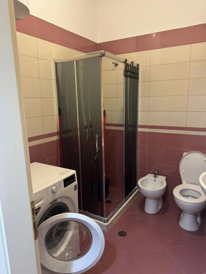 Tirane, jepet me qera apartament 2+1+Aneks+Ballkon Kati 2, 95 m² 500 € (2+1+2 kopshti botanik xhamia)