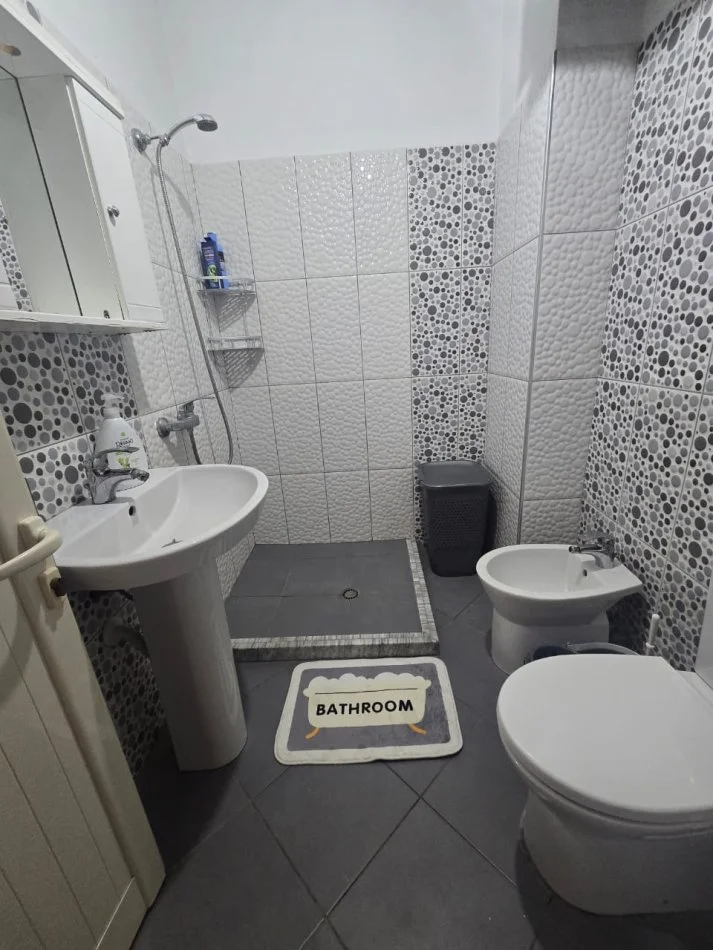 Rr. ZALLIT, Selite,Tirane, jepet me qera apartament 1+1+Ballkon Kati 4, 65 m² 450 €