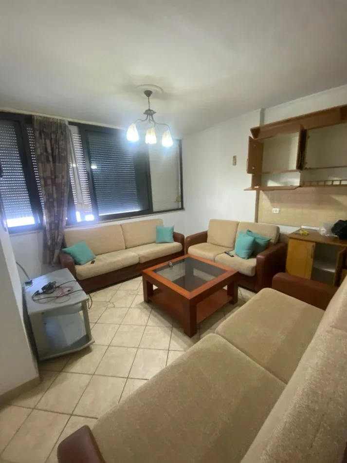 Tirane, jepet me qera apartament 2+1+Ballkon Kati 10, 90 m² 450 € (Brryli)