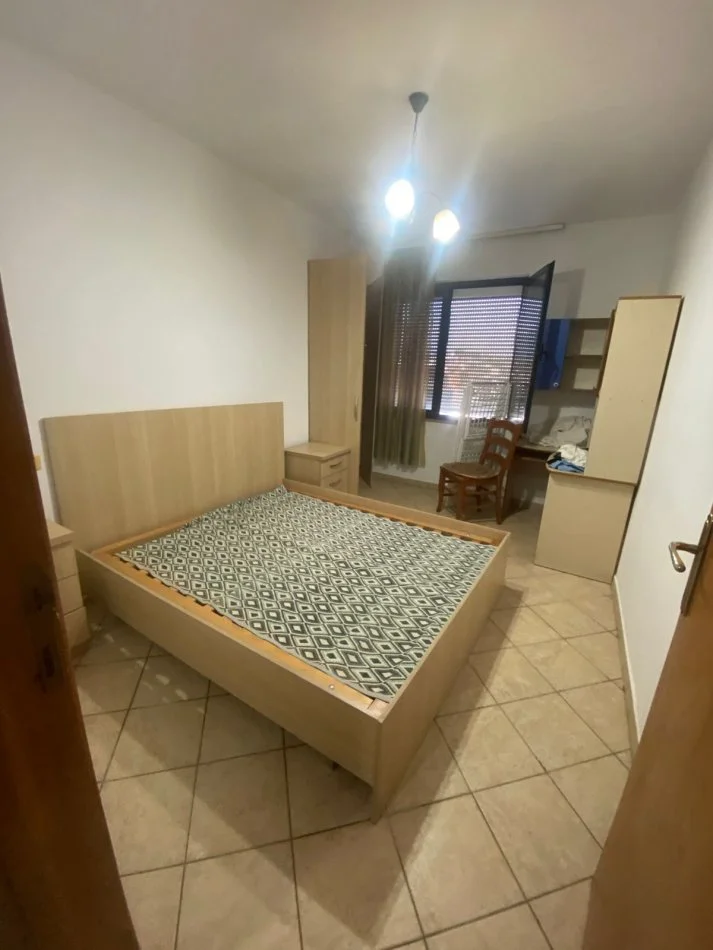 Tirane, jepet me qera apartament 2+1+Ballkon Kati 10, 90 m² 450 € (Brryli)