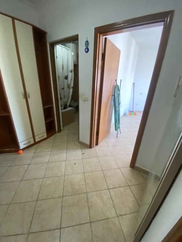 Tirane, jepet me qera apartament 2+1+Ballkon Kati 10, 90 m² 450 € (Brryli)