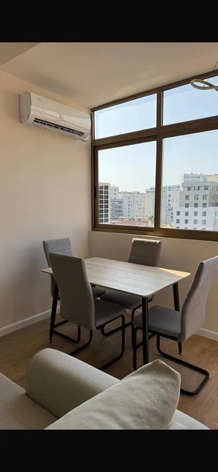 Tirane, jepet me qera apartament 2+1+Ballkon Kati 5, 79 m² 650 € (21 Dhjetori , prane Hotel Diplomat)