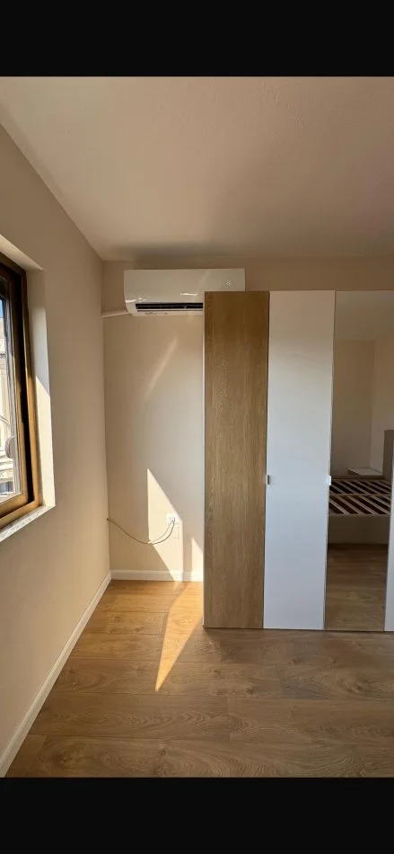 Tirane, jepet me qera apartament 2+1+Ballkon Kati 5, 79 m² 650 € (21 Dhjetori , prane Hotel Diplomat)