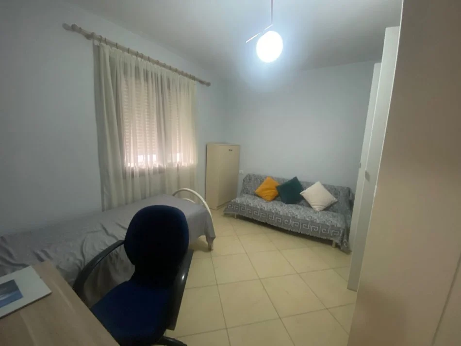 Tirane, jepet me qera apartament