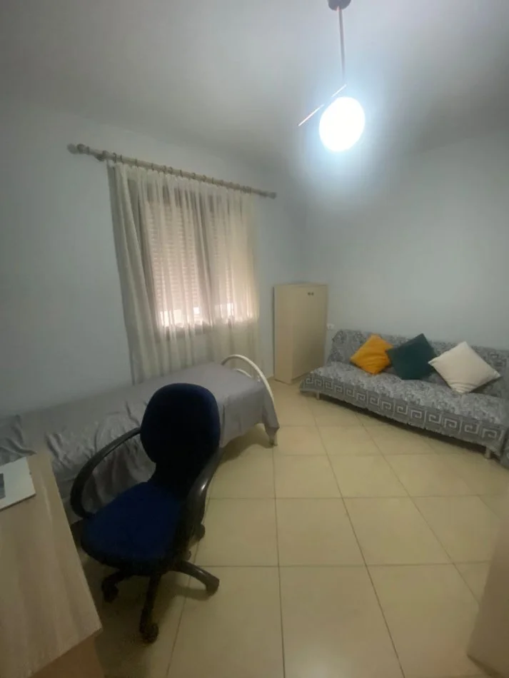 Tirane, jepet me qera apartament