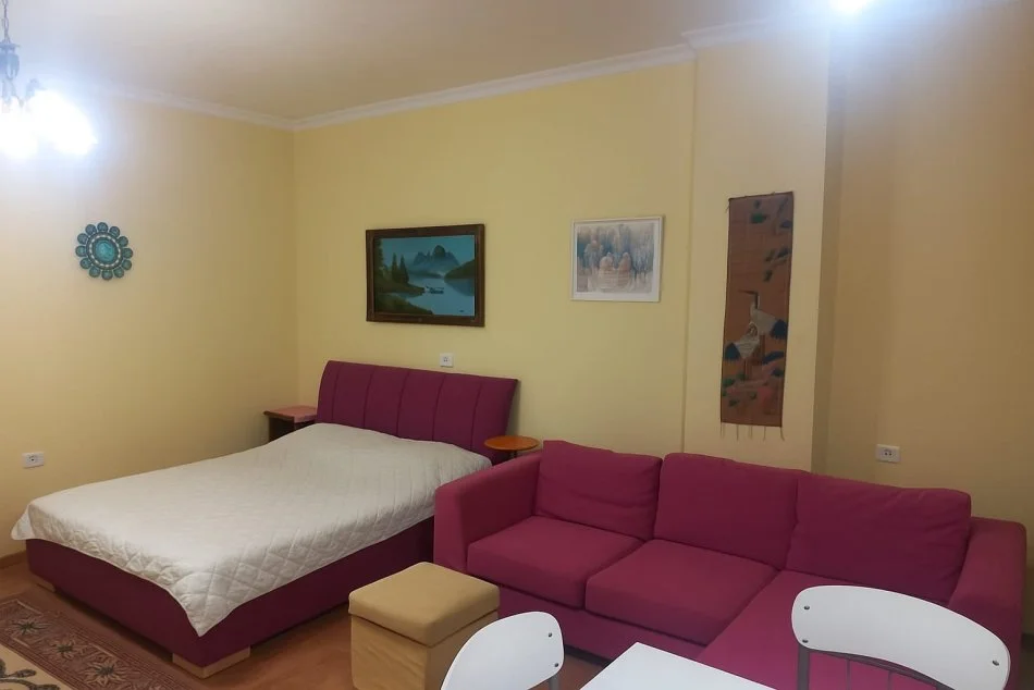 Pogradec, jap me qera garsonier 1+1 Kati 35 € nata(Shetitore)
