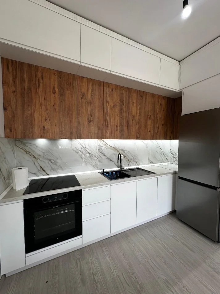 Tirane, jepet me qera apartament 2+1+Ballkon Kati 1, 106 m² 800 € 