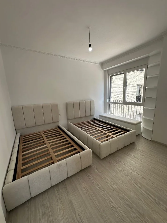 Tirane, jepet me qera apartament 2+1+Ballkon Kati 1, 106 m² 800 € 