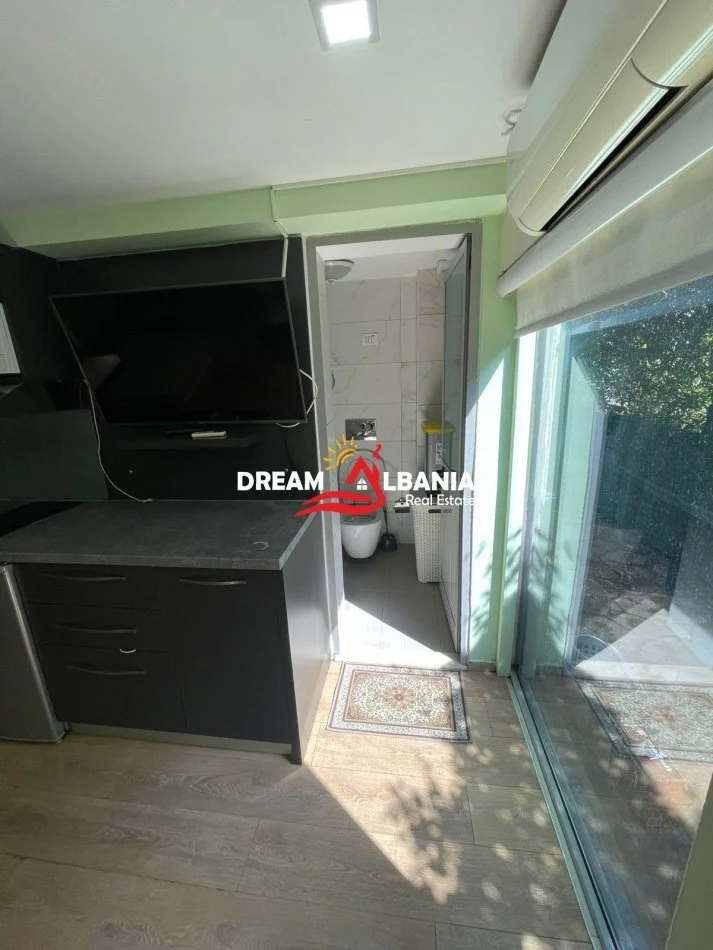 Tirane, jepet me qera apartament 1+1 Kati 1, 55 m² 500 € (Tek 21 Dhjetori, Rruga Frosina Plaku)