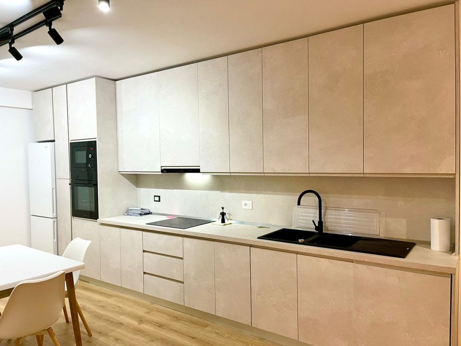 Tirane, jepet me qera apartament 2+1+Aneks+Ballkon Kati 1, 140 m² 801 € (Kopshti botanik 2+1+2 plus post parkimi dhe depo)