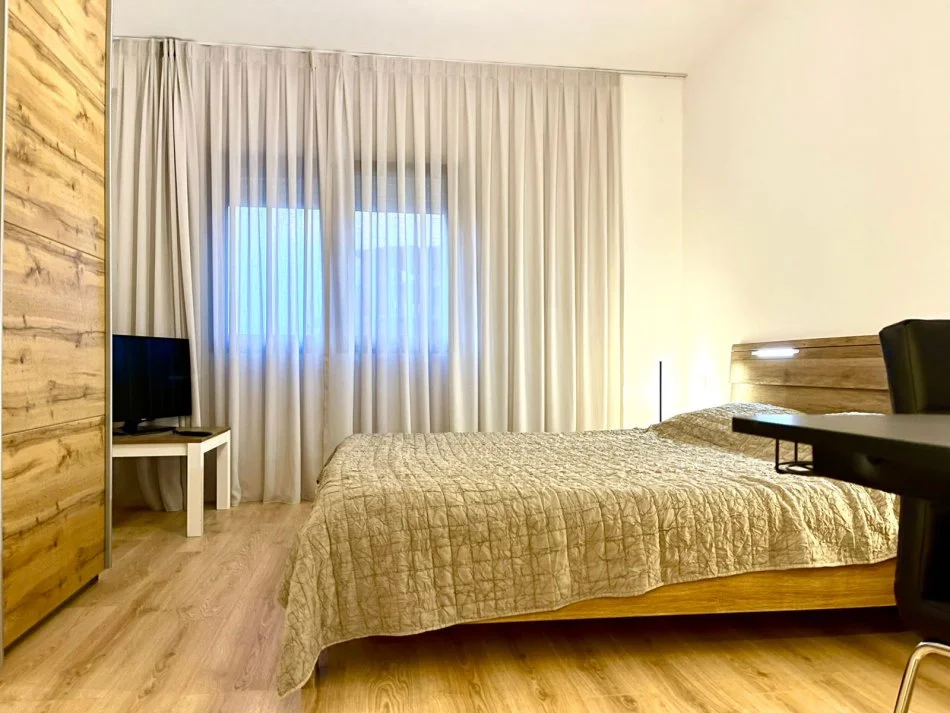 Tirane, jepet me qera apartament 2+1+Aneks+Ballkon Kati 1, 140 m² 801 € (Kopshti botanik 2+1+2 plus post parkimi dhe depo)