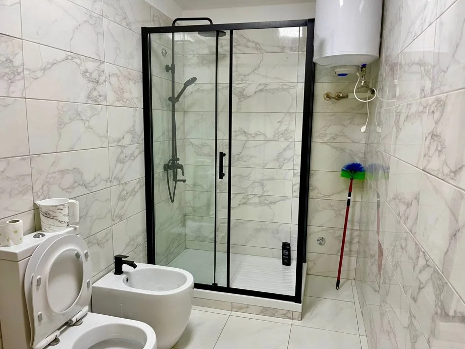 Tirane, jepet me qera apartament 2+1+Aneks+Ballkon Kati 1, 140 m² 801 € (Kopshti botanik 2+1+2 plus post parkimi dhe depo)