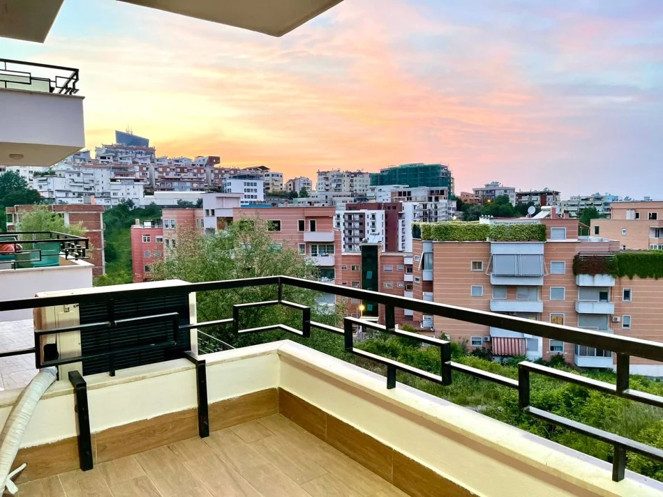 Tirane, jepet me qera apartament 2+1+Aneks+Ballkon Kati 1, 140 m² 801 € (Kopshti botanik 2+1+2 plus post parkimi dhe depo)