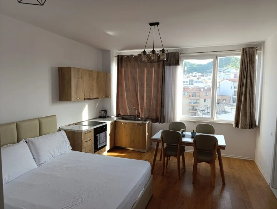 Tirane, jepet me qera 1+1+Aneks+Ballkon Kati 9, 76 m² 750 € (Jepen per booking ap 1+1 dhe garsionere,Kristal Center)