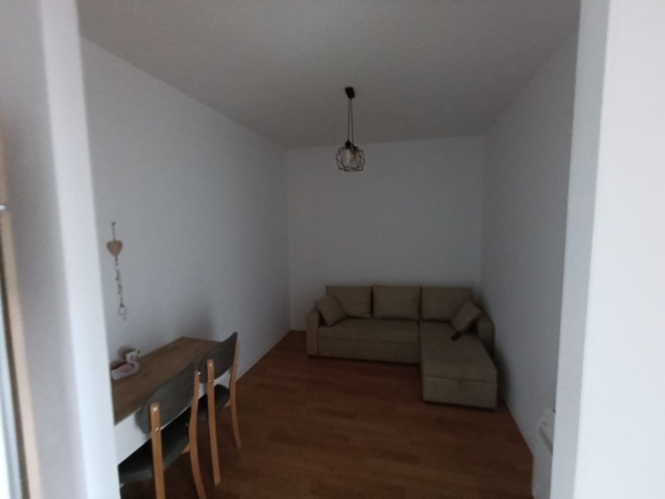 Tirane, jepet me qera apartament 2+1 Kati 9, 85 m² 800 € (Ap 1+1 dhe garsionere jepen per booking)
