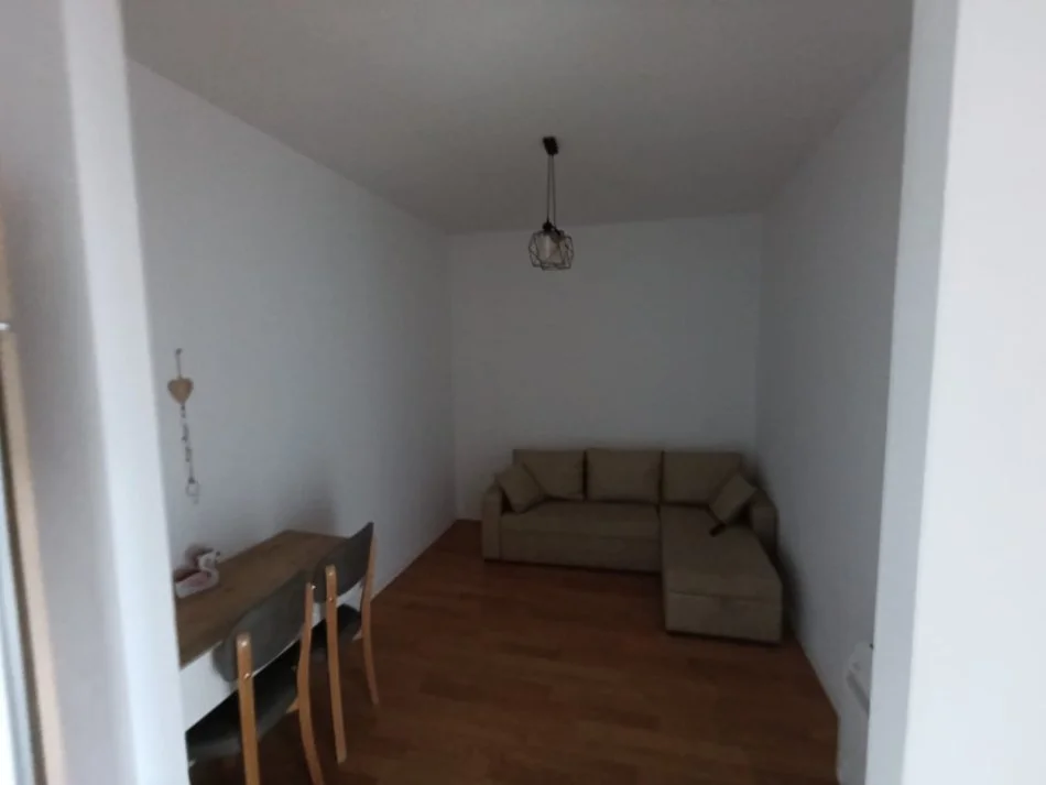 Tirane, jepet me qera 1+1+Aneks+Ballkon Kati 9, 76 m² 750 € (Jepen per booking ap 1+1 dhe garsionere,Kristal Center)