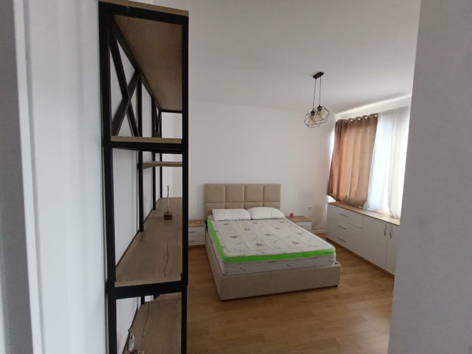 Tirane, jepet me qera apartament 2+1 Kati 9, 85 m² 800 € (Ap 1+1 dhe garsionere jepen per booking)