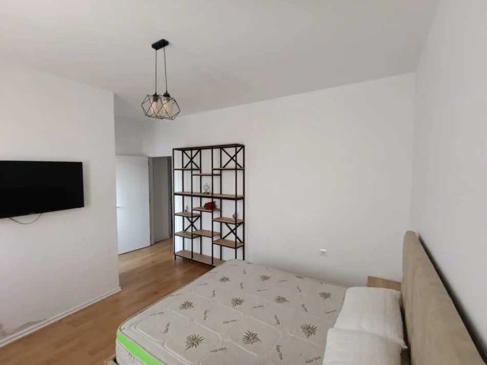 Tirane, jepet me qera 1+1+Aneks+Ballkon Kati 9, 76 m² 750 € (Jepen per booking ap 1+1 dhe garsionere,Kristal Center)