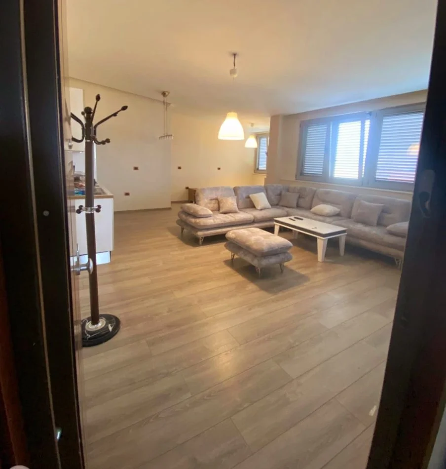 Tirane, jepet me qera 1+1 Kati 2, 500 € 