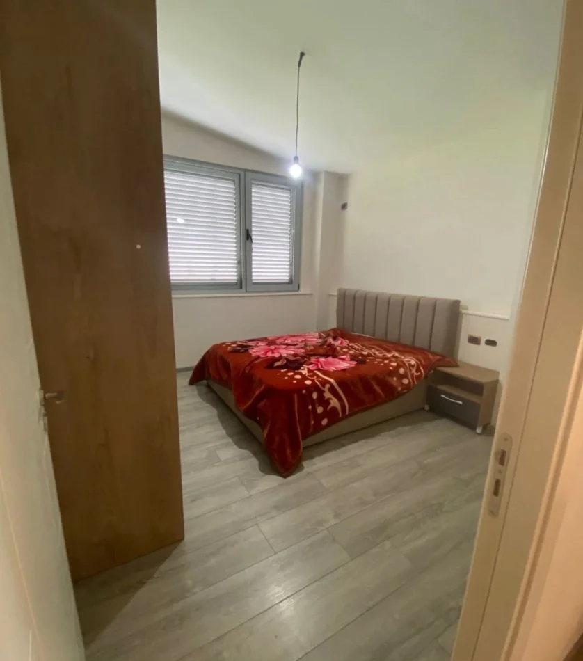 Tirane, jepet me qera 1+1 Kati 2, 500 € 