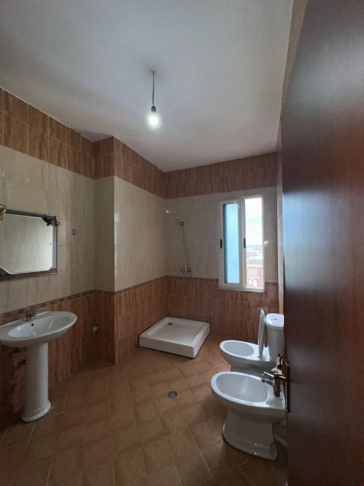 Tirane, jepet me qera apartament+verande | Penthouse 2+1+Aneks+Ballkon Kati 7, 80 m² 350 € (Restorant Fresku)