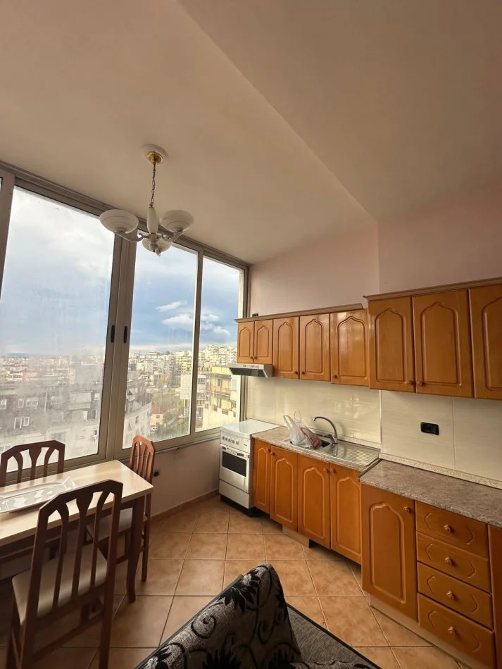Tirane, jepet me qera apartament+verande | Penthouse 2+1+Aneks+Ballkon Kati 7, 80 m² 350 € (Restorant Fresku)