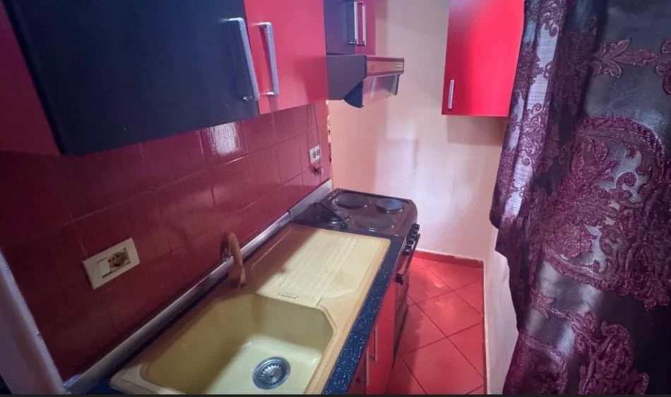 Tirane, jepet me qera garsonier Kati 5, 55 m² 270 € (Kinostudio)