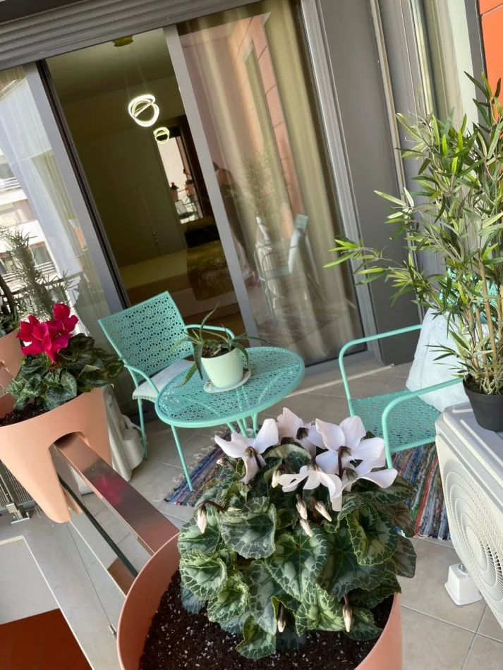 Tirane, jepet me qera apartament 2+1+Ballkon Kati 6, 85 m² 1.200 € (Rruga e Kosovareve)