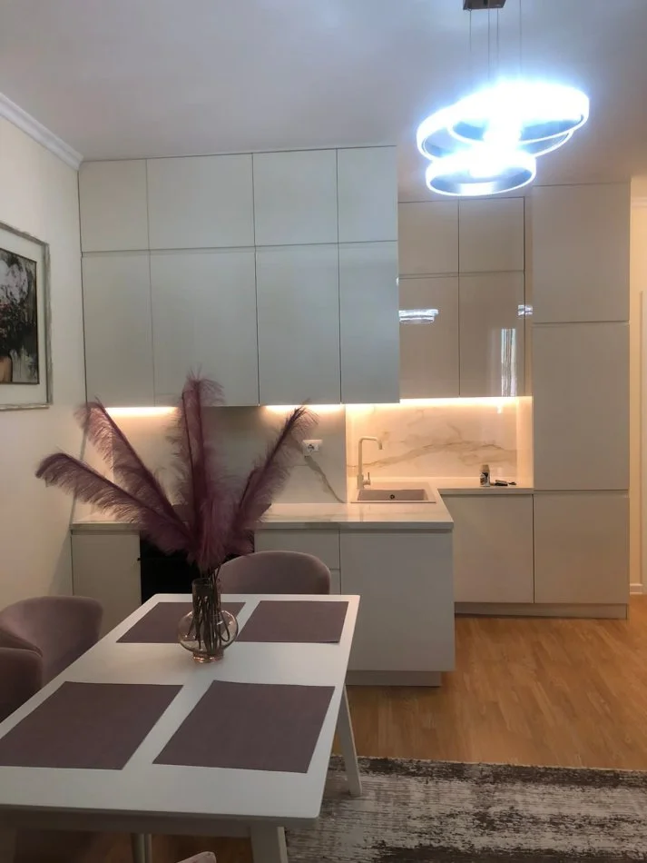 Tirane, jepet me qera apartament 2+1+Ballkon Kati 6, 85 m² 1.200 € (Rruga e Kosovareve)